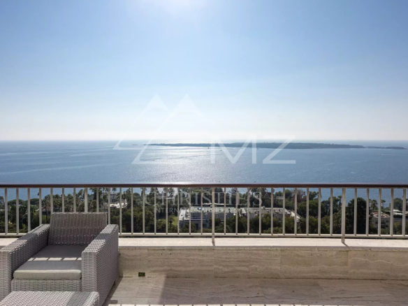 Exclusive- sumptuous duplex in perfect condition