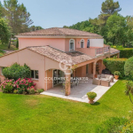 Villa in a private field with view of golf