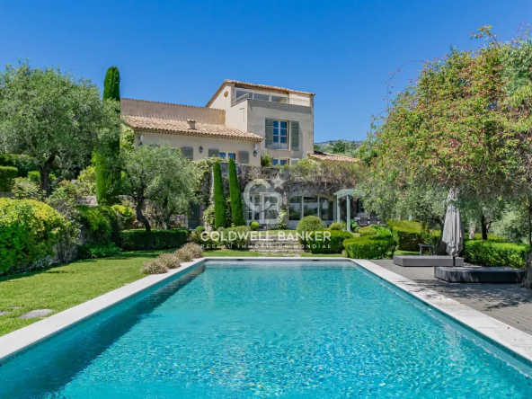 Superb property at the foot of the village