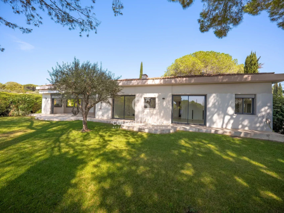 Villa de plain pied située à Mougins