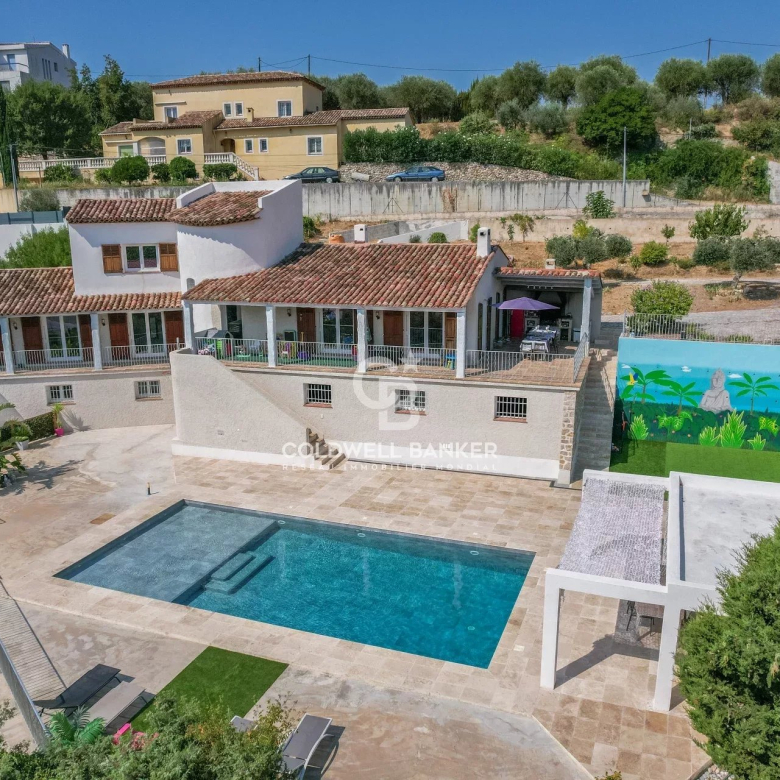 SUPERB PROPERTY WITH PANORAMIC SEA VIEWS