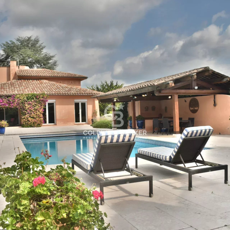 SUPERB VILLA WITH POOL, INDEPENDENT APARTMENT AND UNINTERRUPTED VIEWS