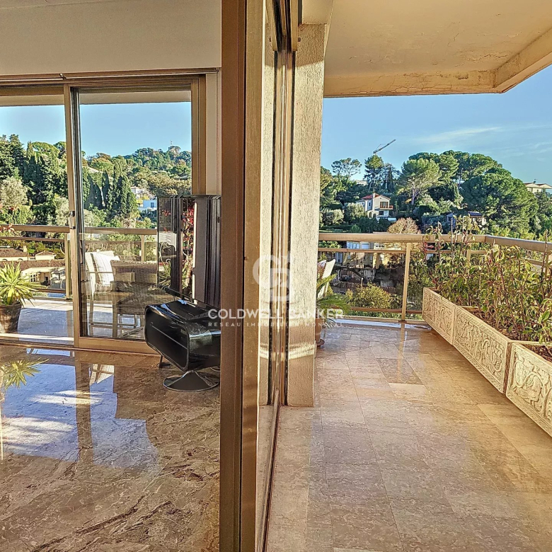 Cannes Pointe Croisette – Appartement rénové et meublé, à pied des plages, avec garage