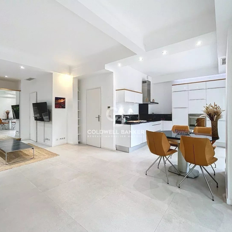 DERNIER ETAGE VUE MER PANORAMIQUE – Secteur prisé