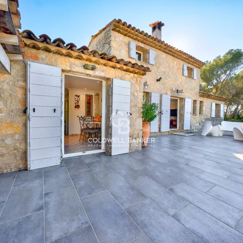 VILLA DANS UN DOMAINE PRIVÉ AVEC VUE SUR GOLF