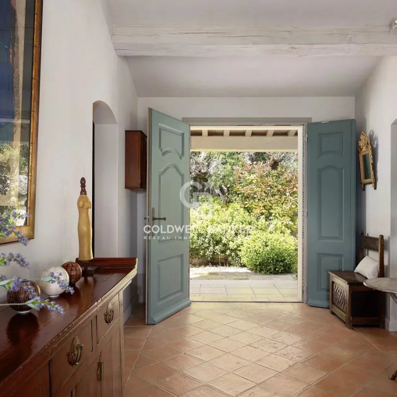 Spacieuse villa familiale à proximité de Valbonne