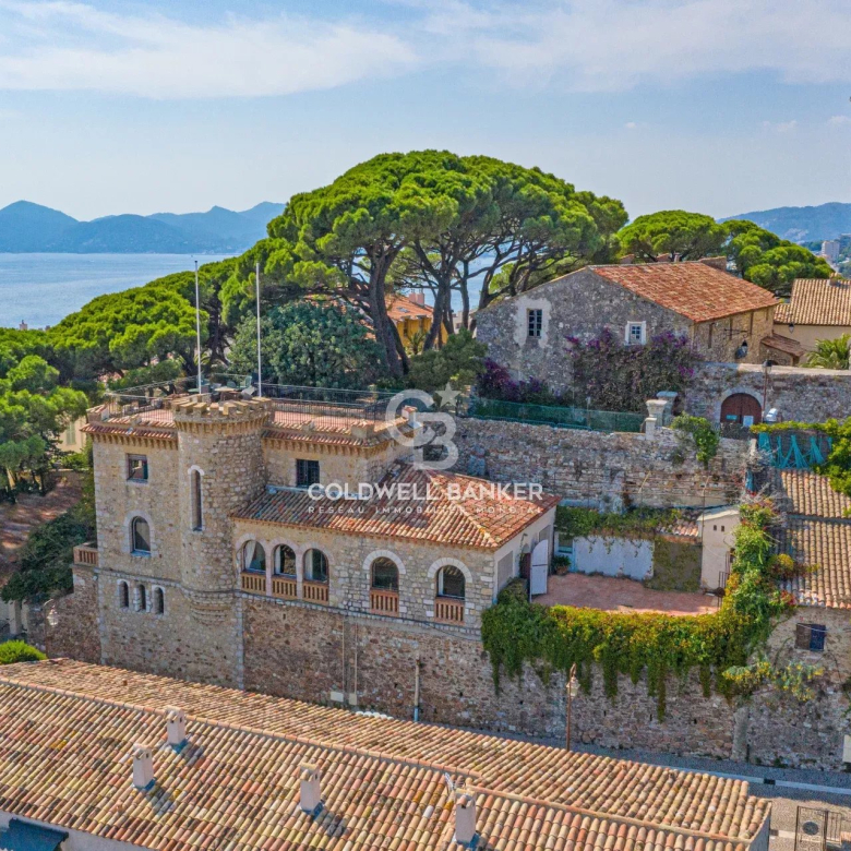 Magnifique propriété avec une vue dégagée sur la mer