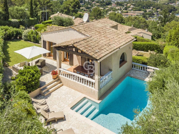 Villa avec vue à proximité du vieux village