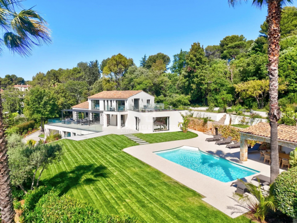 Superbe villa rénovée à cinq minutes de Valbonne