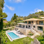Contemporary villa with sea view