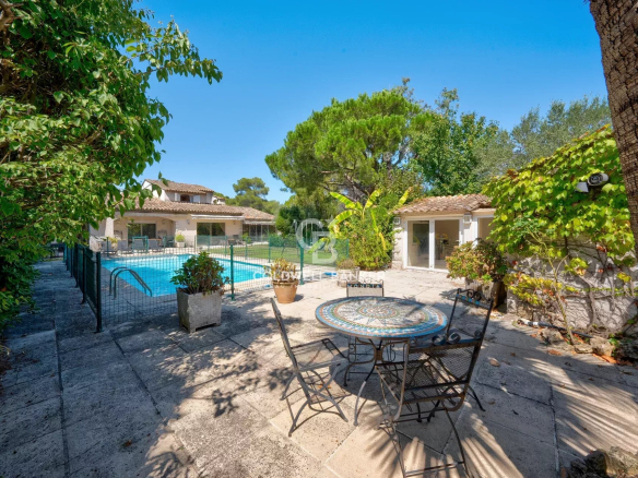 Spacious Provençal villa located in Mougins