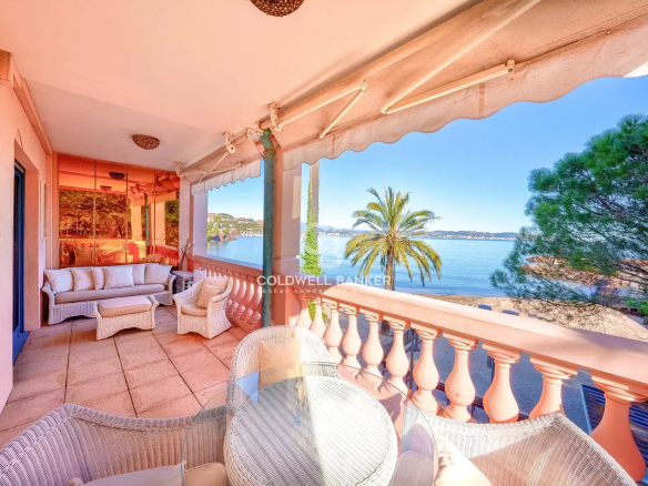Theoule-sur-Mer- Apartment foot in the water