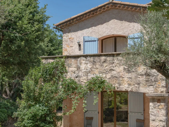 Beautiful family property located in Roquefort les Pins
