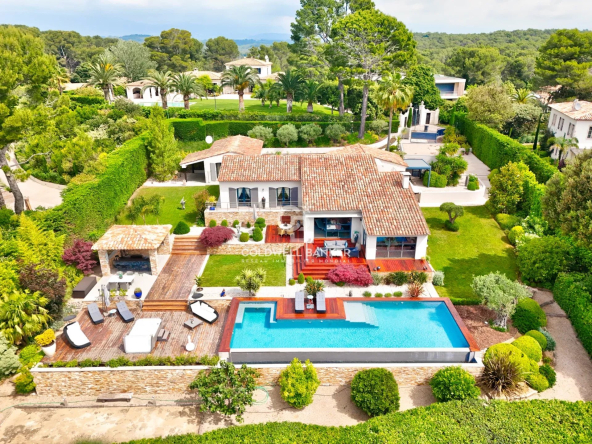 Villa Provençale moderne au sein d’un domaine fermé et gardienné