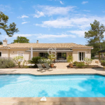 Superbe villa en parfait état dans domaine fermé