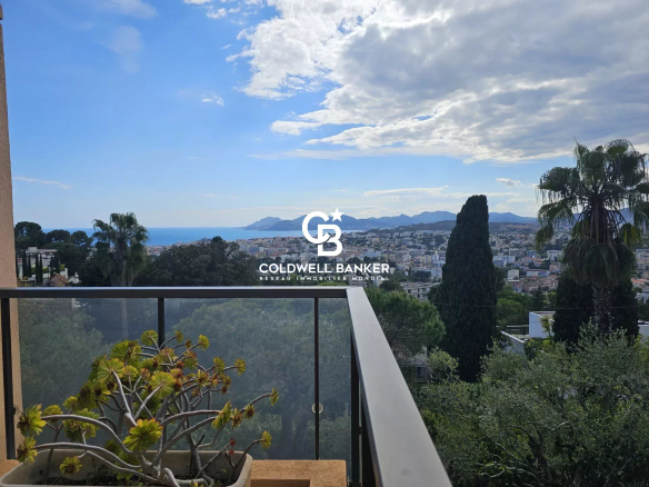 DERNIER ETAGE VUE MER PANORAMIQUE – Secteur prisé