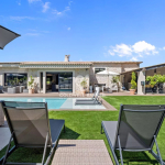 LUXUEUSE PROPRIÉTÉ AVEC VUE ET AU CALME ABSOLU