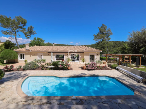 Superb villa in perfect condition in closed domain