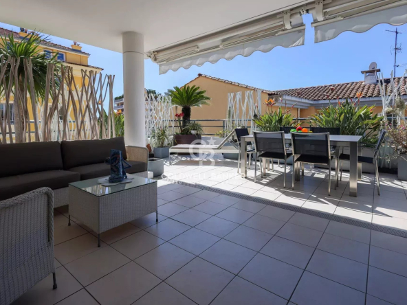 CANNES CENTRE – DERNIER ÉTAGE – TERRASSE DE 60 M2