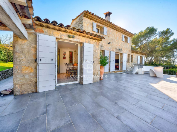 VILLA DE CHARME AU CALME ABSOLU