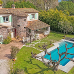 MOUGINS – À PIED DE L’ÉTANG DE FONTMERLE ET DU GOLF – SPACIEUSE VILLA PROVENÇALE