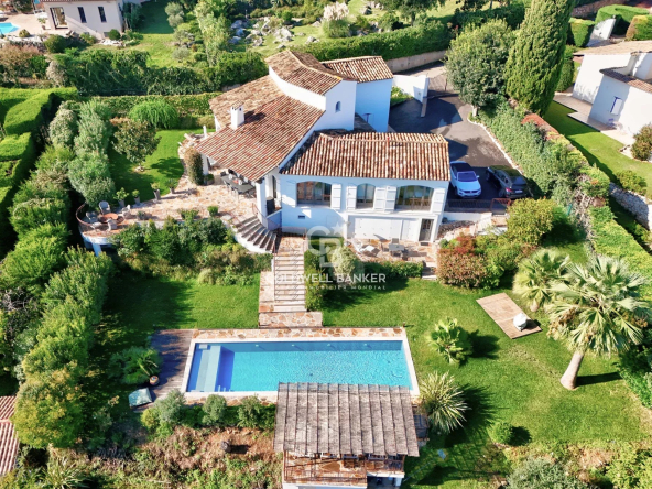 Superb villa with panoramic sea and village views