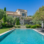 Superb property at the foot of the village