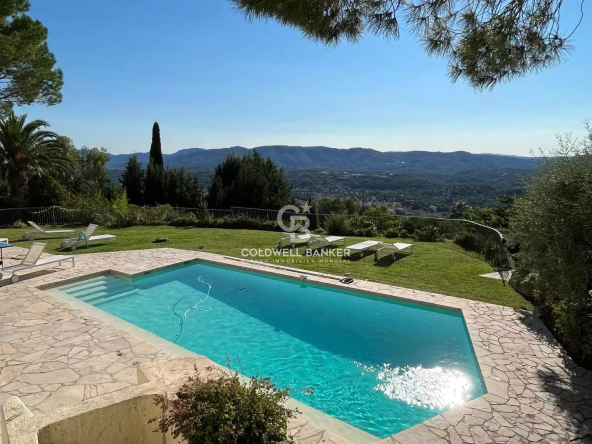 Villa in closed area with panoramic views