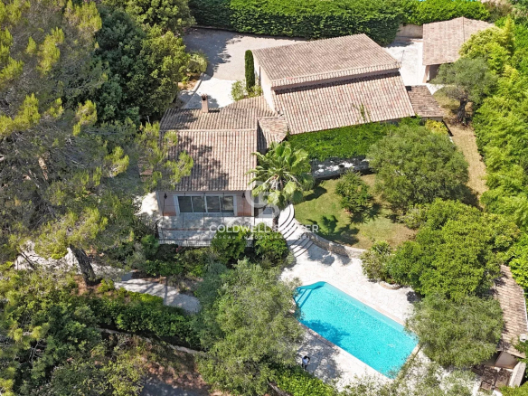 VILLA DE CHARME – À PIEDS DU VILLAGE