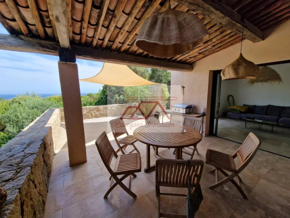 4-bedroom villa with sea view