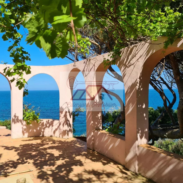 A CALENZANA VILLAGE. VILLA AU CALME