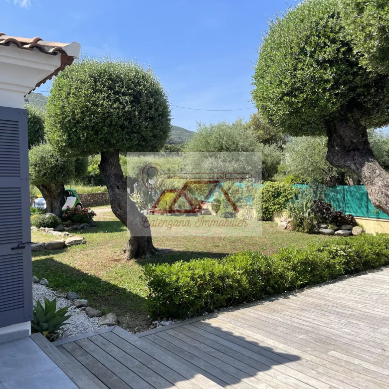 Majestic villa with swimming pool – panoramic sea view