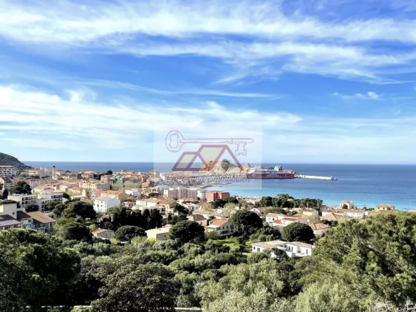 Maison ancienne de caractère avec piscine vue sur les iles de la Pietra