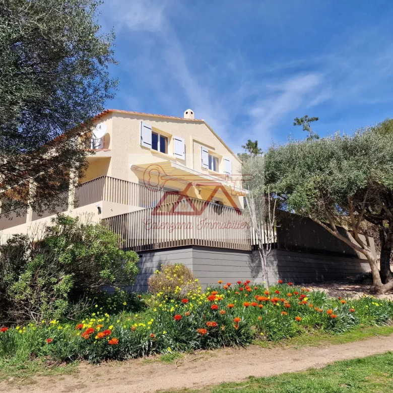 Charming old house with swimming pool and views of the Pietra islands