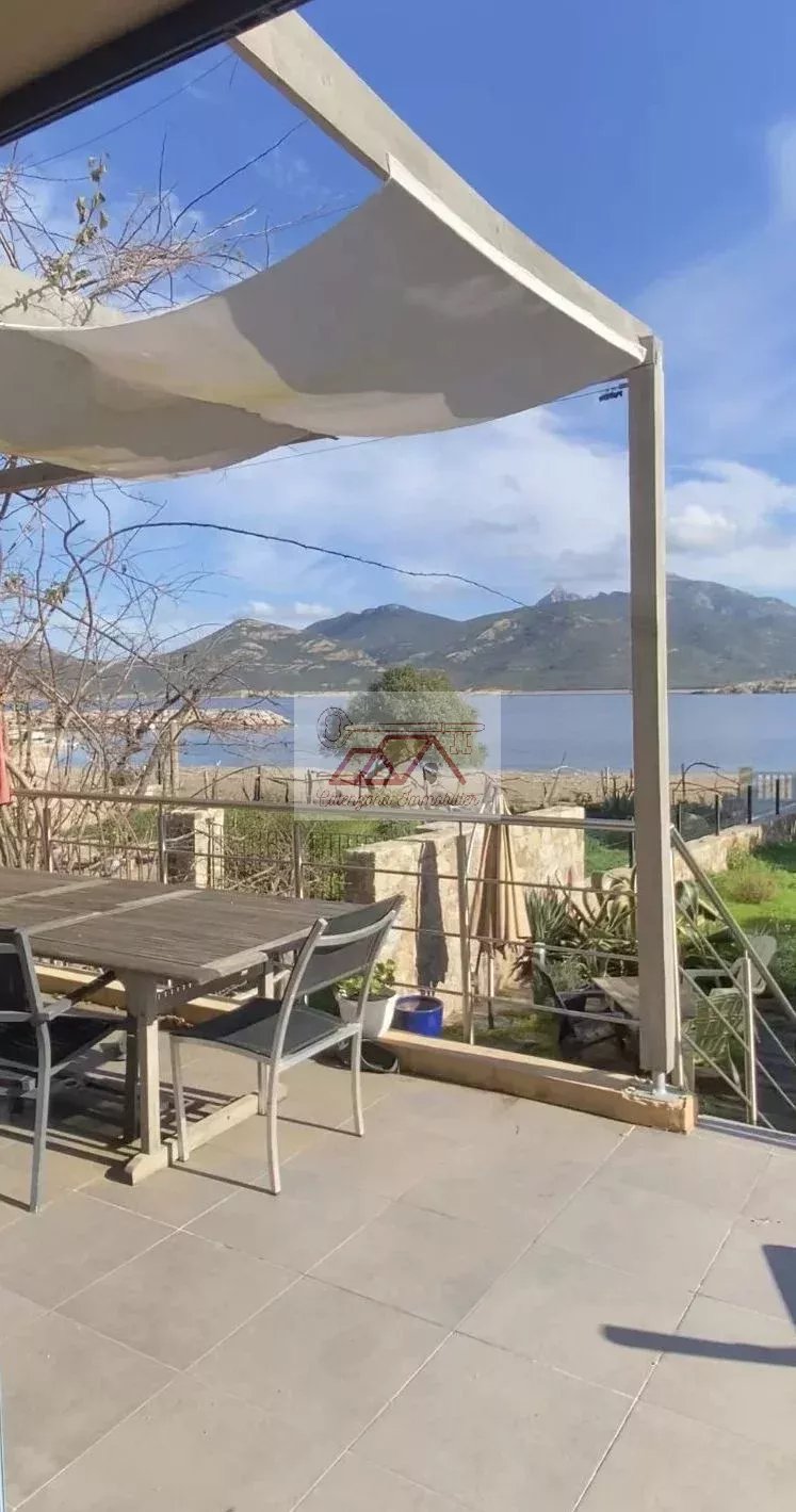 Exceptionnel à Monticello : Maison avec vue mer, grand terrain piscinable et accès plage à pied.