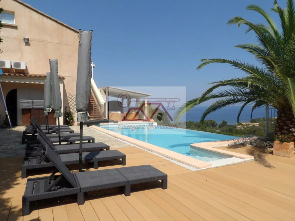 Baisse de prix : Villa de luxe / 7 pièces / Piscine / Solenzara