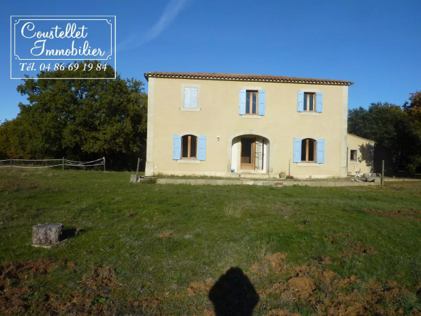Bastide in the Bonnieux countryside