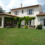 Property in the heart of the village of Cabrières d&#39;Avignon