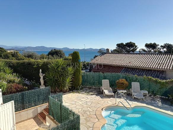 Sea view house with independent studio, swimming pool, double gara