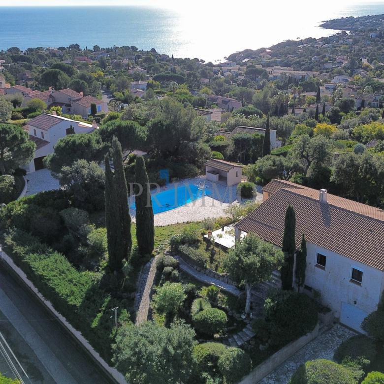 Large extraordinary luxury villa Nagüeles, a thousand of gold from Marbella