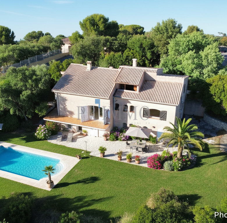 Villa de 176m2 à acheter 735000 EUR à Sainte-Maxime