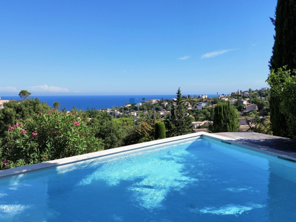 LES ISSAMBRES   Villa T4 avec vue mer