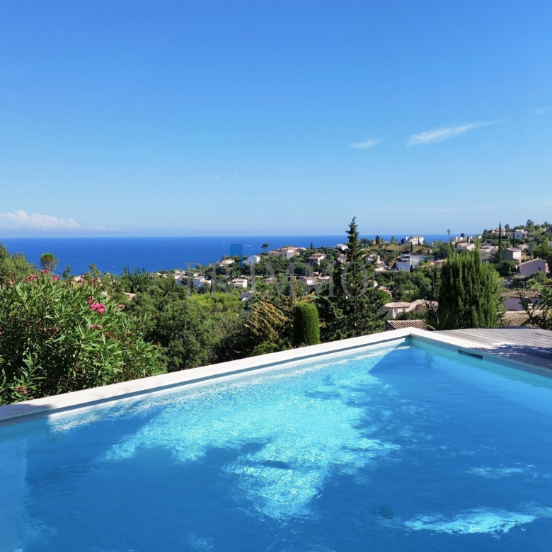 House with Sea View in Les Issambres