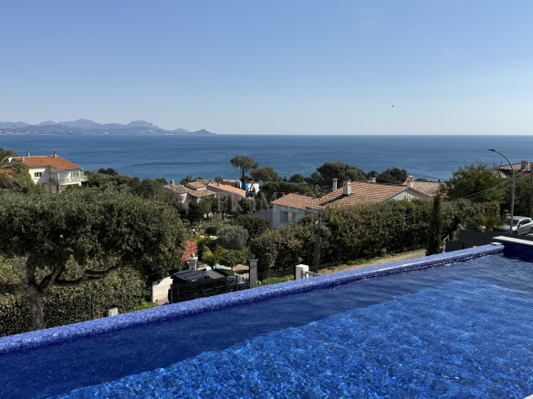 LES ISSAMBRES   VILLA D’EXCEPTION AVEC VUE PANORAMIQUE MER &