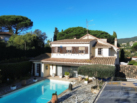 Villa de 176m2 à acheter 735000 EUR à Sainte-Maxime