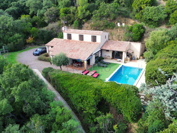 Spacious House for Large Family in Saint-Aygulf