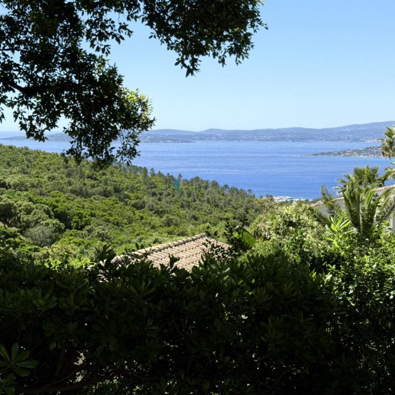 PROPRIÉTÉ SUR LA CORNICHE