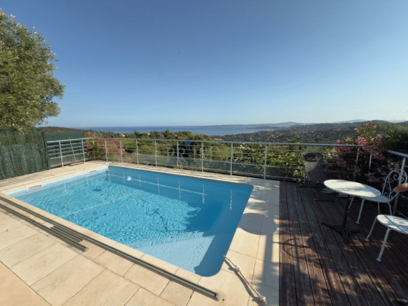 View from the swimming pool of a villa with panoramic views of the Gulf of Saint-Tropez, Les Issambres.