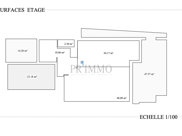 Plan de surface d'un terrain à bâtir aux Issambres, montrant différentes zones et dimensions.