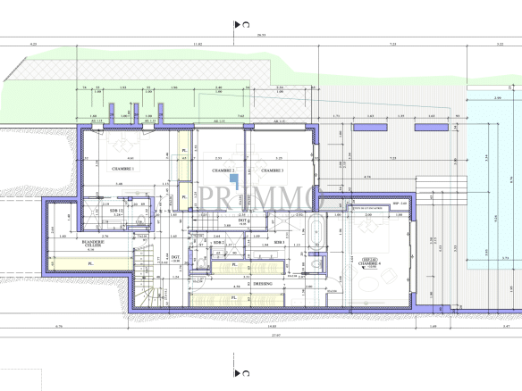 Plan de construction d'une villa contemporaine avec piscine et garage.